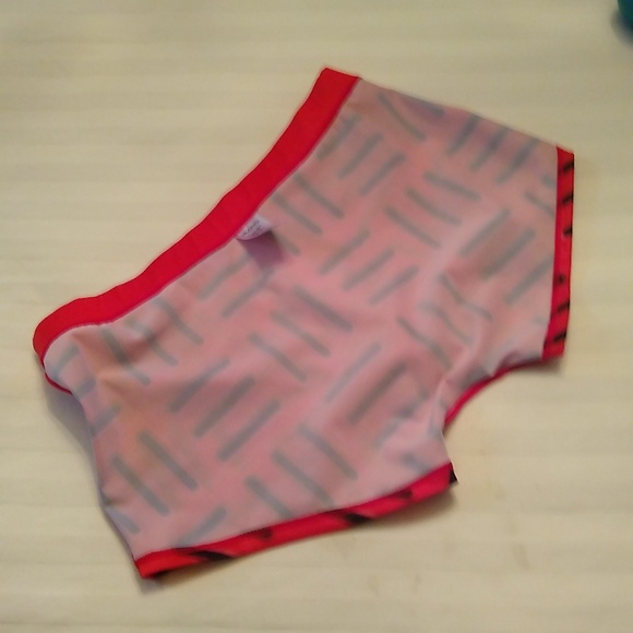 Stylish Swim Trunks - Picture 7 of 9